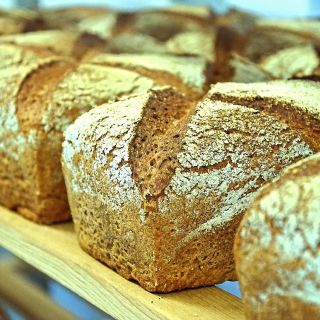 Celozrnný žitný kváskový chleba bio z ASO zdravý život: - mouka s klíčkem a otrubami - čerstvá mouka mletá těsně před...